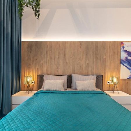 Stylish 1 Bedroom Studio Near Most City Dnipro Ngoại thất bức ảnh