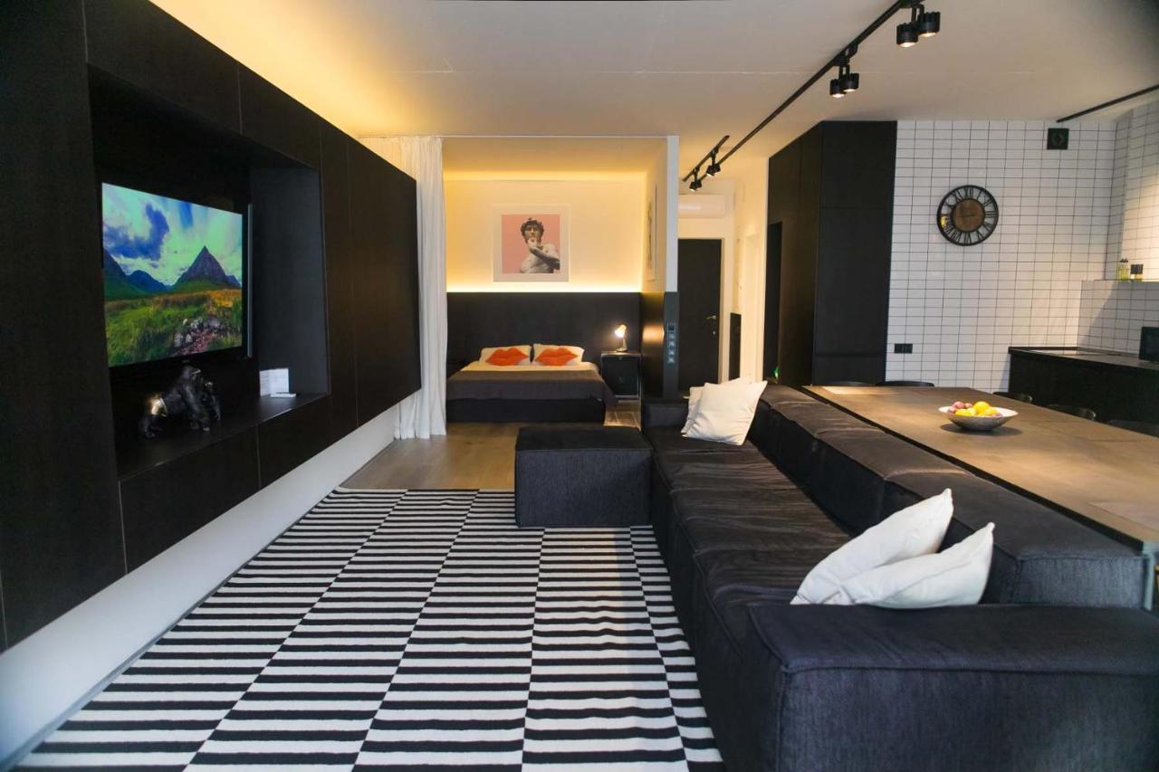 Stylish 1 Bedroom Studio Near Most City Dnipro Ngoại thất bức ảnh