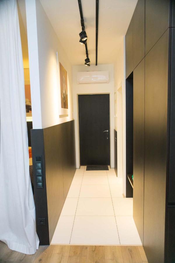 Stylish 1 Bedroom Studio Near Most City Dnipro Ngoại thất bức ảnh