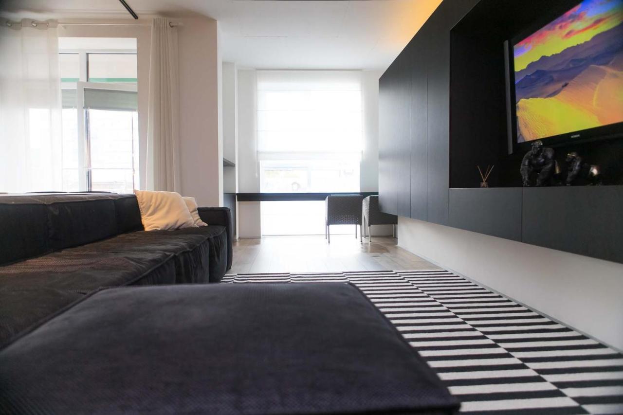 Stylish 1 Bedroom Studio Near Most City Dnipro Ngoại thất bức ảnh