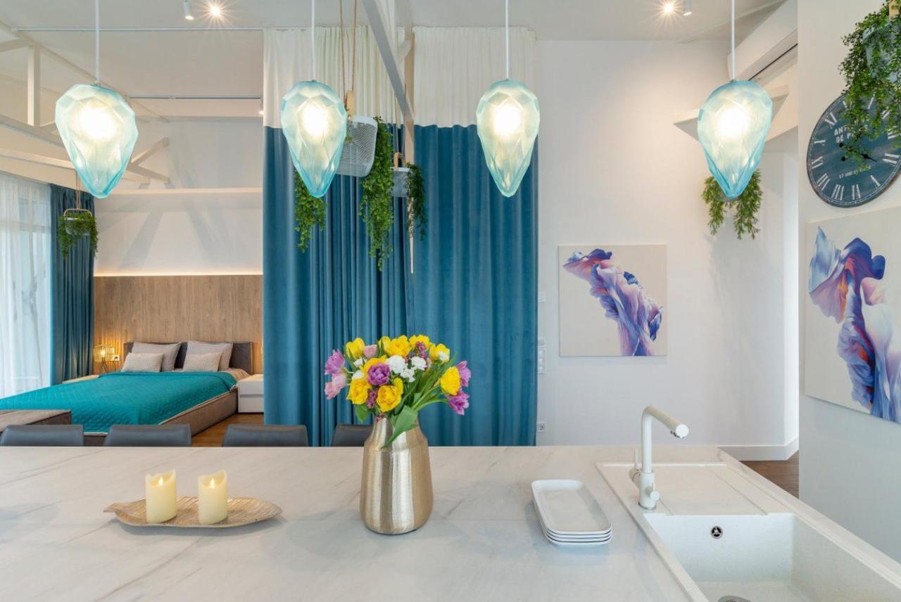 Stylish 1 Bedroom Studio Near Most City Dnipro Ngoại thất bức ảnh