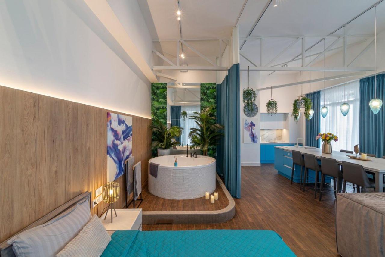 Stylish 1 Bedroom Studio Near Most City Dnipro Ngoại thất bức ảnh