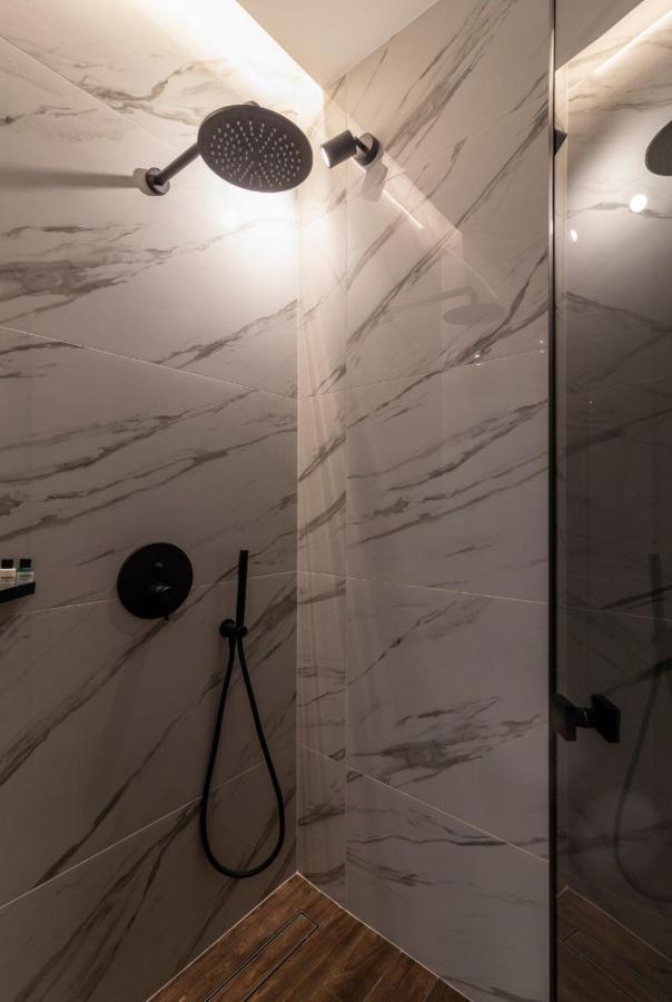 Stylish 1 Bedroom Studio Near Most City Dnipro Ngoại thất bức ảnh