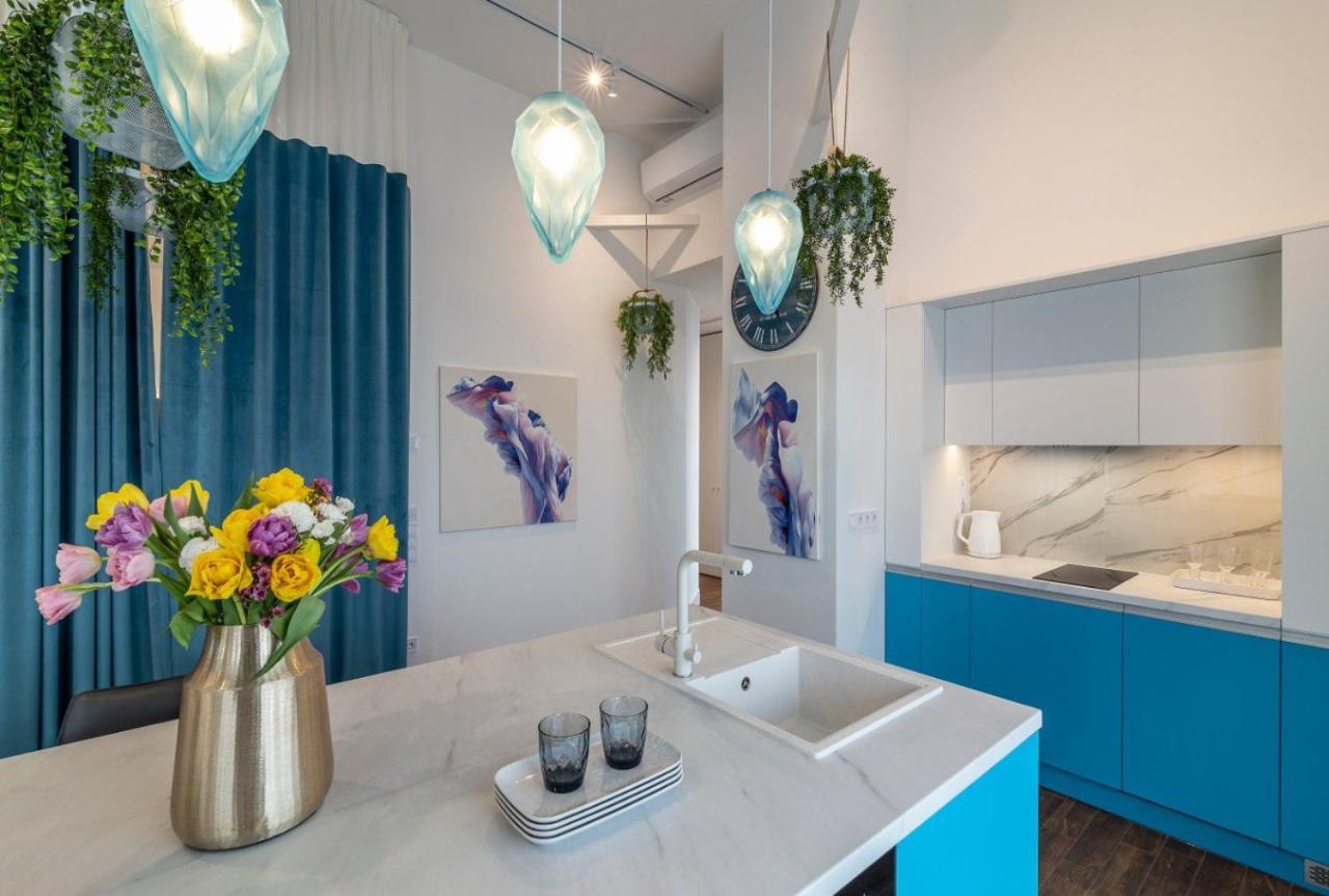 Stylish 1 Bedroom Studio Near Most City Dnipro Ngoại thất bức ảnh