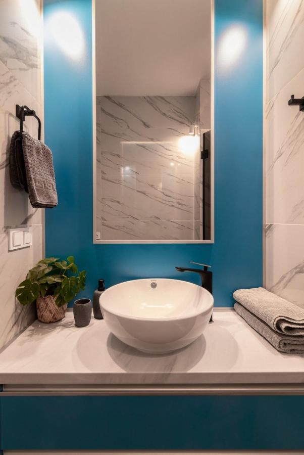 Stylish 1 Bedroom Studio Near Most City Dnipro Ngoại thất bức ảnh