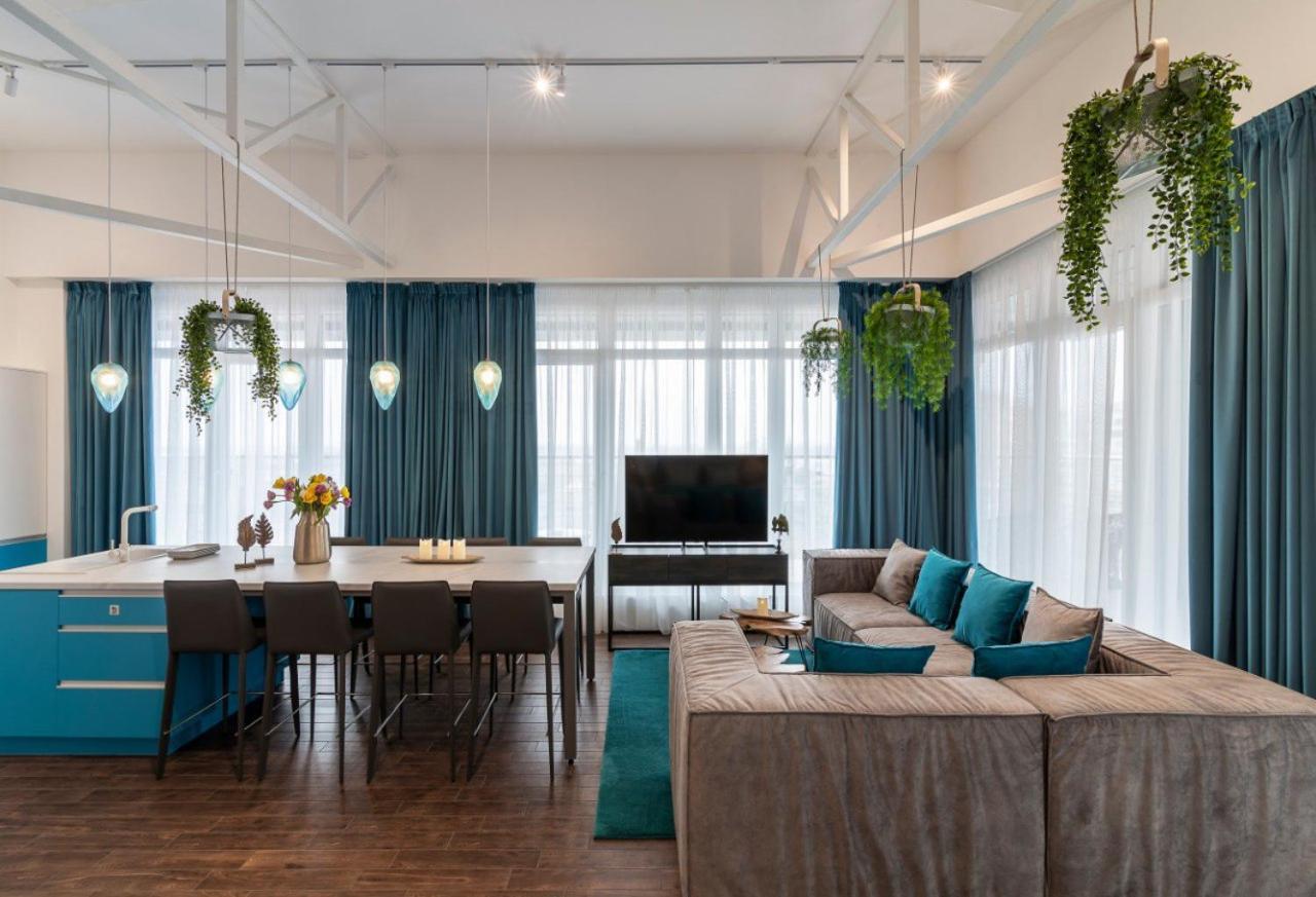 Stylish 1 Bedroom Studio Near Most City Dnipro Ngoại thất bức ảnh