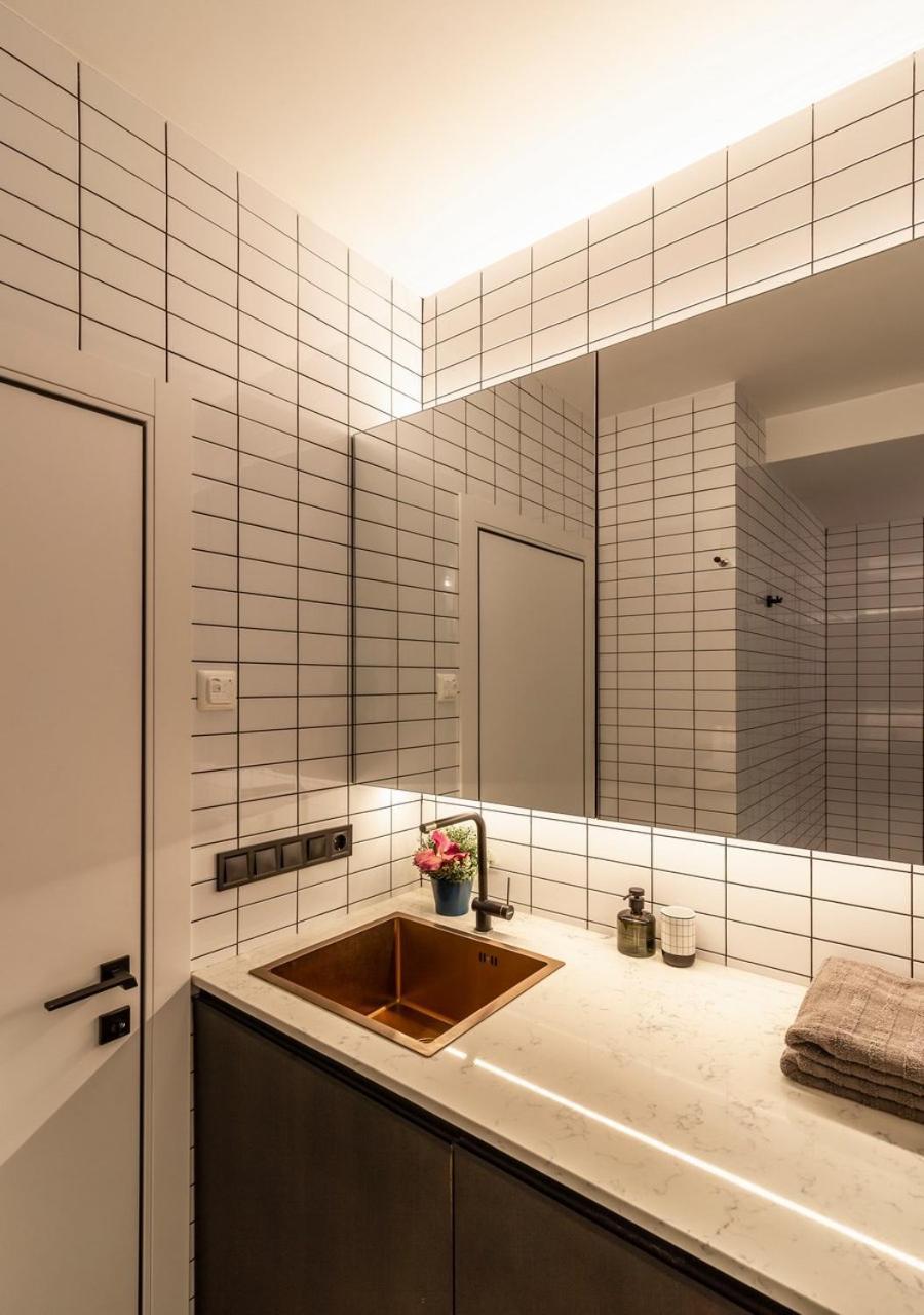 Stylish 1 Bedroom Studio Near Most City Dnipro Ngoại thất bức ảnh